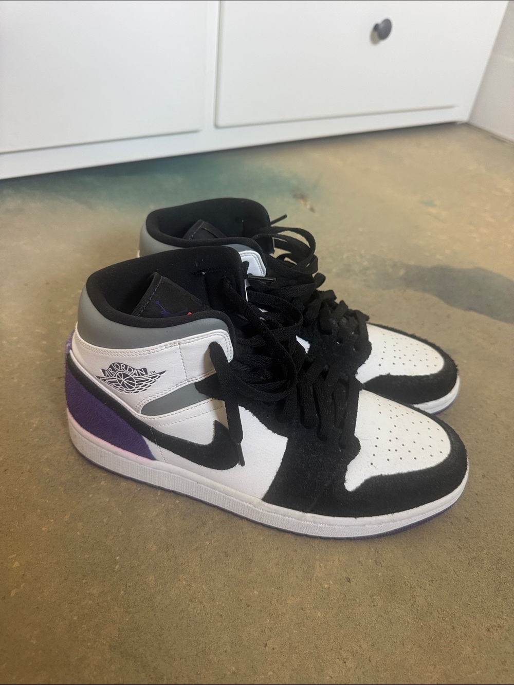 Jordan 1 Mid SE Court Sneakers in Varsity Purple